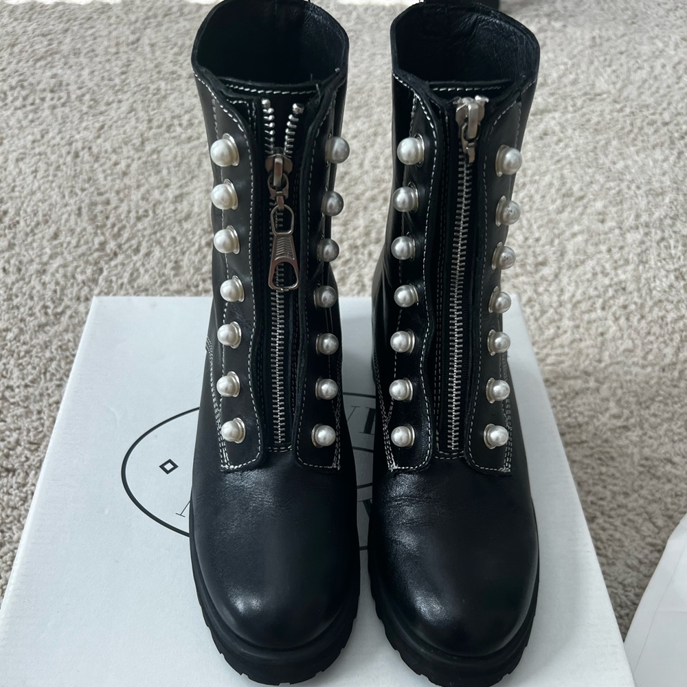 Steve Madden Leather pearl combat boot